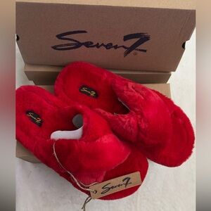 Seven7 women’s slippers